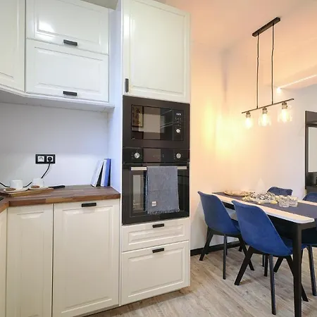 Monos Lägenhet Tatabánya