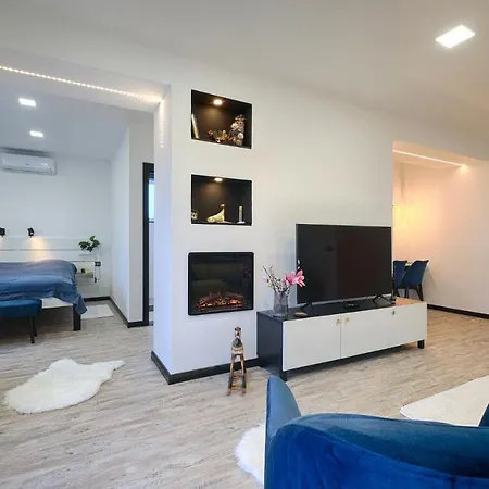 Monos Lägenhet Tatabánya