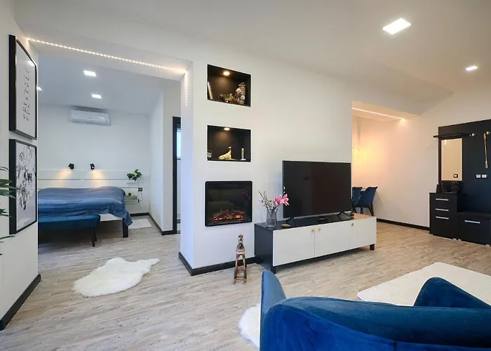 Monos Lägenhet Tatabánya